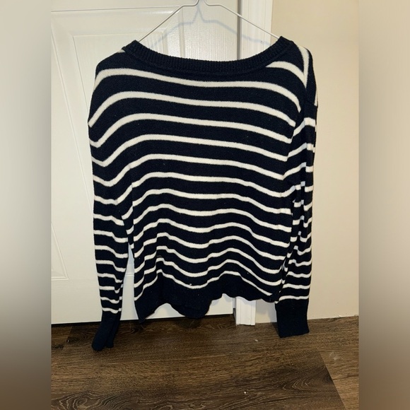 SIZE XL BANANA REPUBLIC GOOD CONDITON 👚Navy, Striped Cotton Sweater - Picture 3 of 3